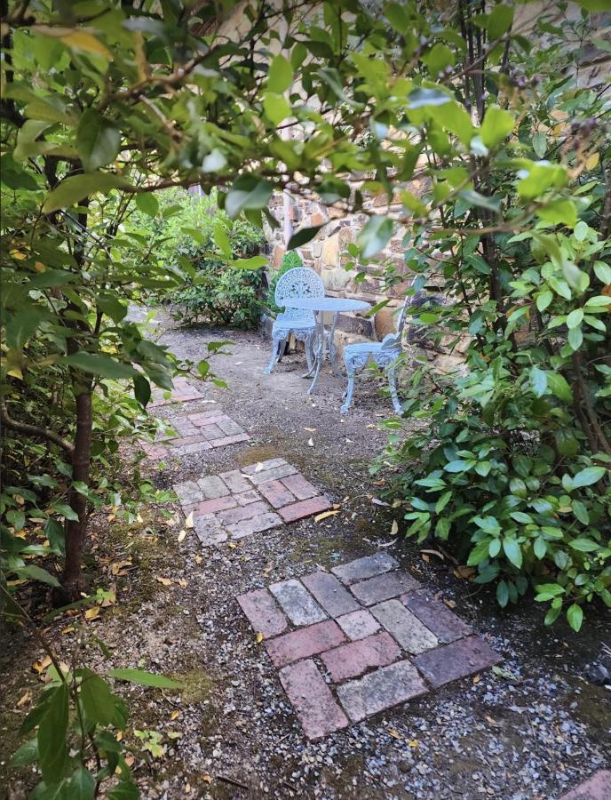 Frog Hollow Estate- The Retreat - Newly Renovated One Bedroom Retreat With Queen Bed Holiday home *